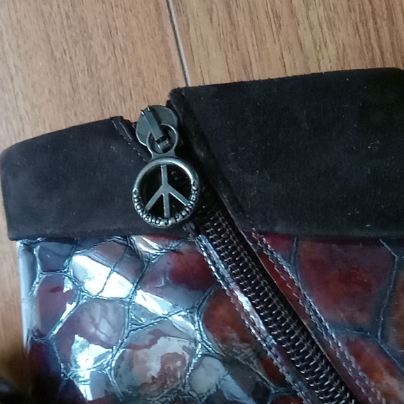 ⭐ Host Pick ⭐ Donald J Pliner | Exquisite Tortoise Suede Ankle Boots - Picture 10 of 10